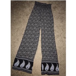 American Eagle wide legged boho patterned pants szS